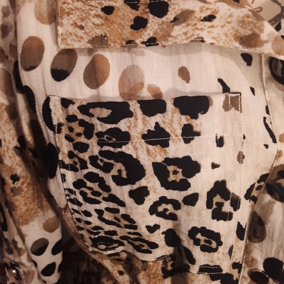 CHICO'S LEOPARD PRINT UTILITY JACKET - Picture 6 of 8